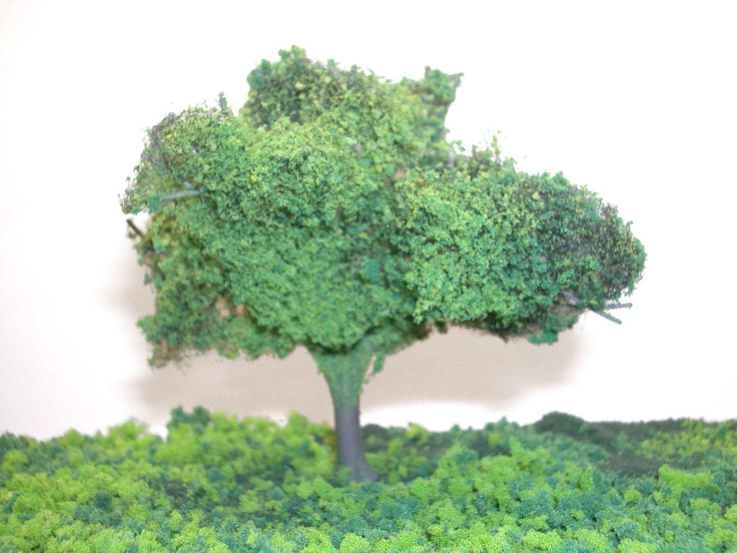 6102 Broad Deciduous Tree Kit (16 Medium Trees)